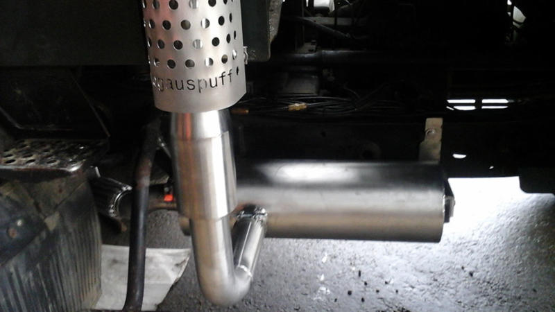 Obermueller-Auspuff-Hoch-Unimog-gr-8-1