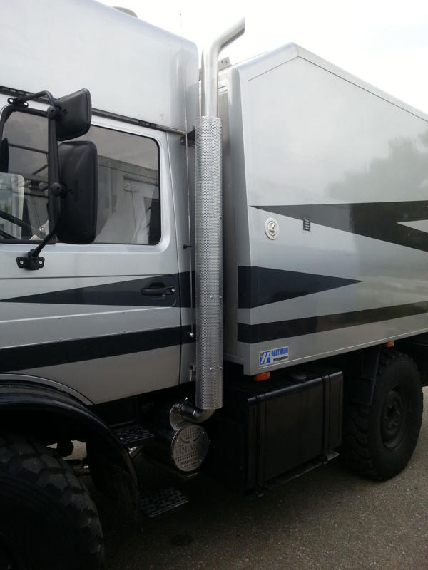 Obermueller-Auspuff-Hoch-Unimog-gr-9-1
